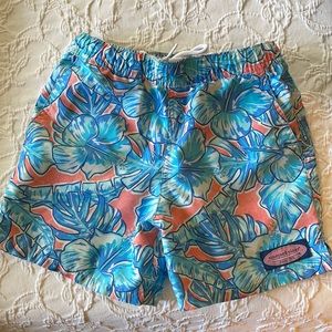 Vineyard vines boys swim trunks size 5
